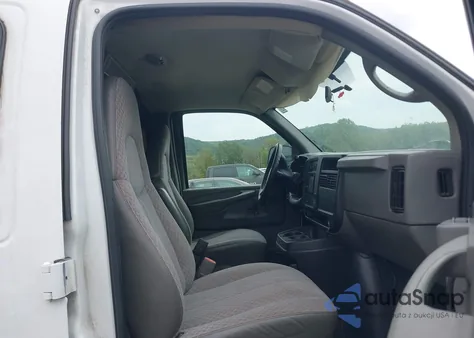 2006 Chevrolet Express Work Van from USA, damaged, VIN 1GCGG29U761103303